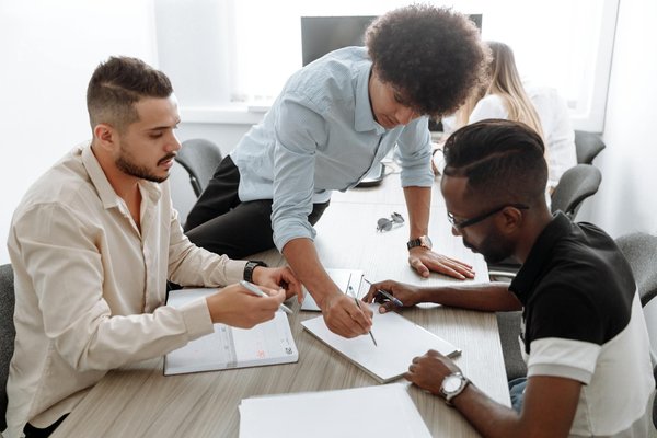 Brexit et Votre Contrat Commercial : Tout Ce Que Vous Devez Savoir;41Résolution des Litiges Commerciaux : L'Impact du Droit Collaboratif;41Comment Stimuler l'Innovation grâce au Droit de la Concurrence;41Impact du droit de la consommation sur le